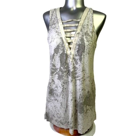 AMERICAN EAGLE OUTFITTERS GRAPHIC V PLUNGING  TOP - Picture 1 of 8